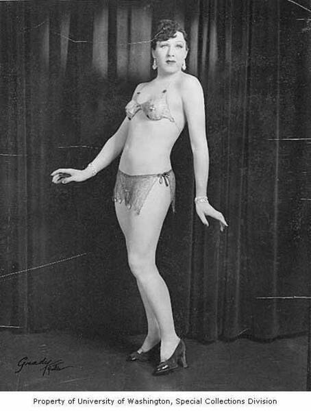Download the full-sized image of Jackie Starr in striptease costume