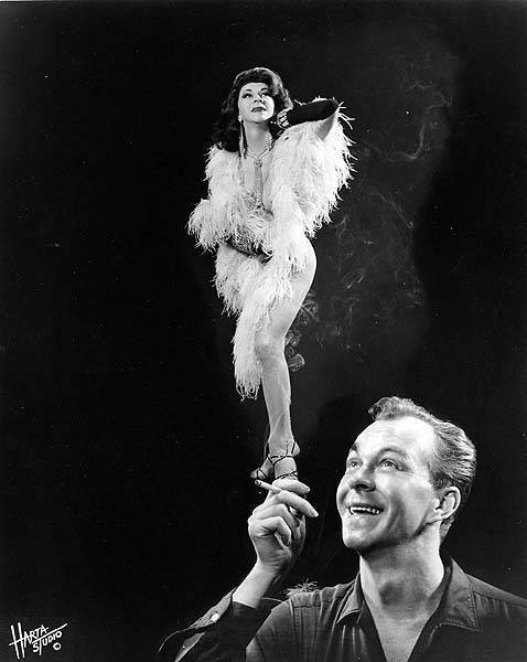 Download the full-sized image of Robin Raye holding his drag persona