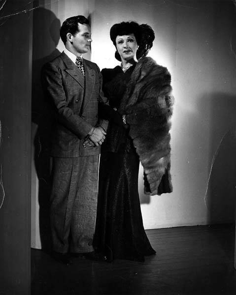 Download the full-sized image of Bill Scott and Jackie Starr posing