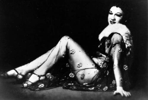 Download the full-sized image of Hotcha Hinton in a sheer robe