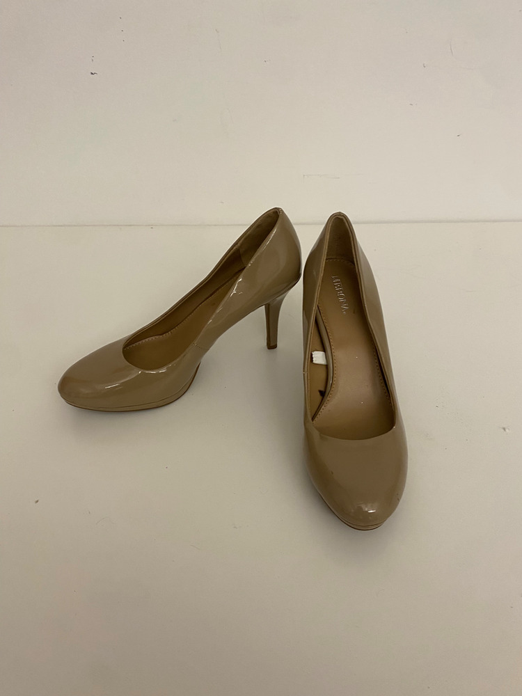 Download the full-sized PDF of Photo of Beige Heels