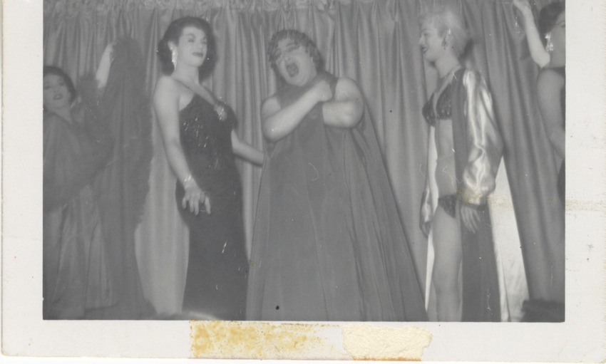 Download the full-sized image of Photo of Queens Singing and Posing on Stage