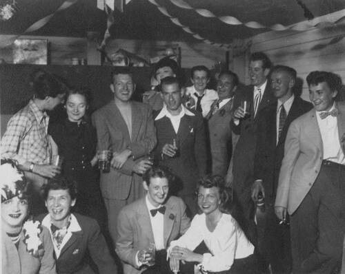 Download the full-sized image of A large group of people drinking