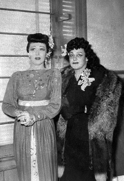 Download the full-sized image of Jackie Starr and Skippy LaRue side by side in drag