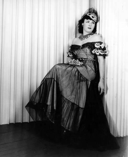 Download the full-sized image of Jackie Starr posing in evening gown