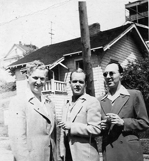 Download the full-sized image of Jimmy, Skippy LaRue, and Jack Starr in front of house