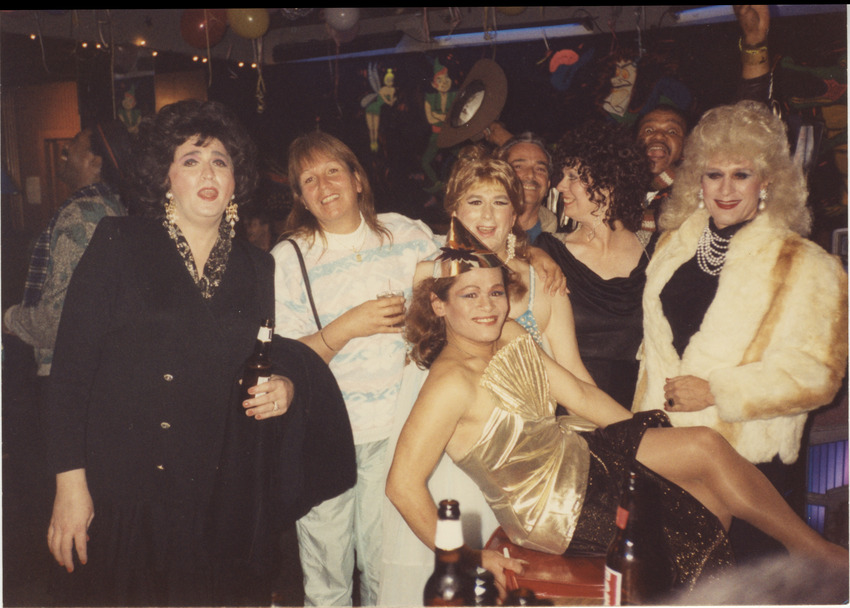 Download the full-sized image of Group Photo of Queens and Audience Members