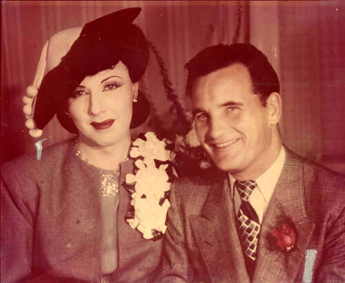 Download the full-sized image of Color wedding photo of Jackie Starr and Bill Scott