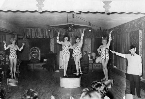 Download the full-sized image of Wild feline tamer Kenny Bee tames drag queens in feline costumes